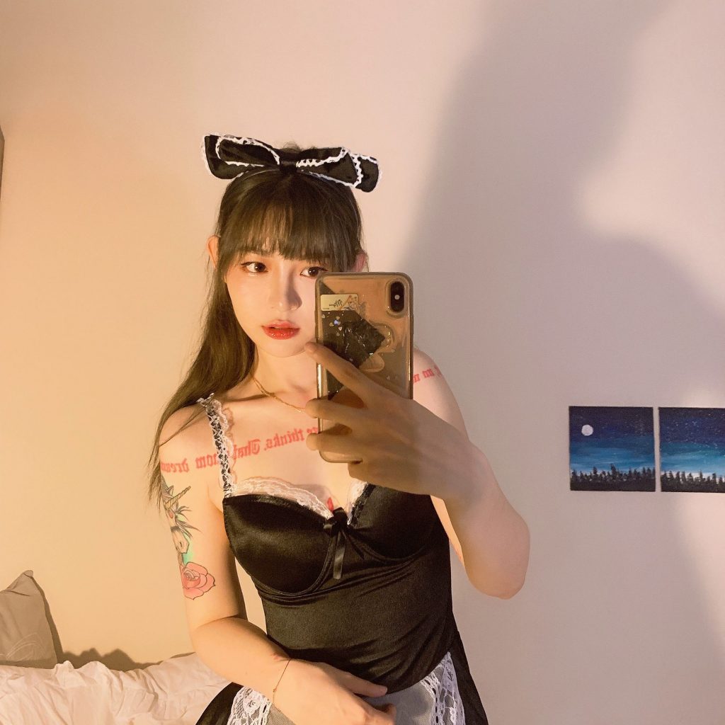 网红痞幼写真私拍图片精选之女仆装-胸前纹身_3