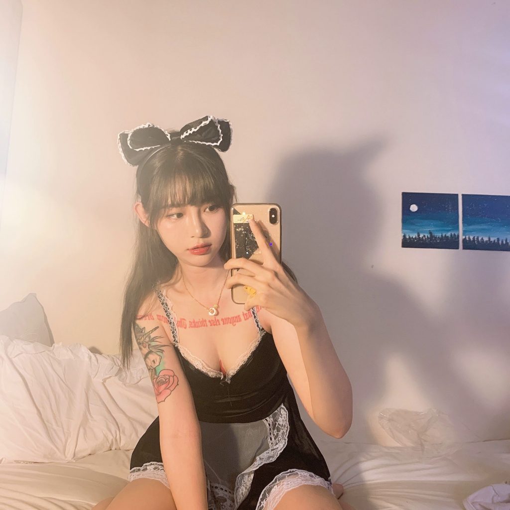 网红痞幼写真私拍图片精选之女仆装-胸前纹身_4