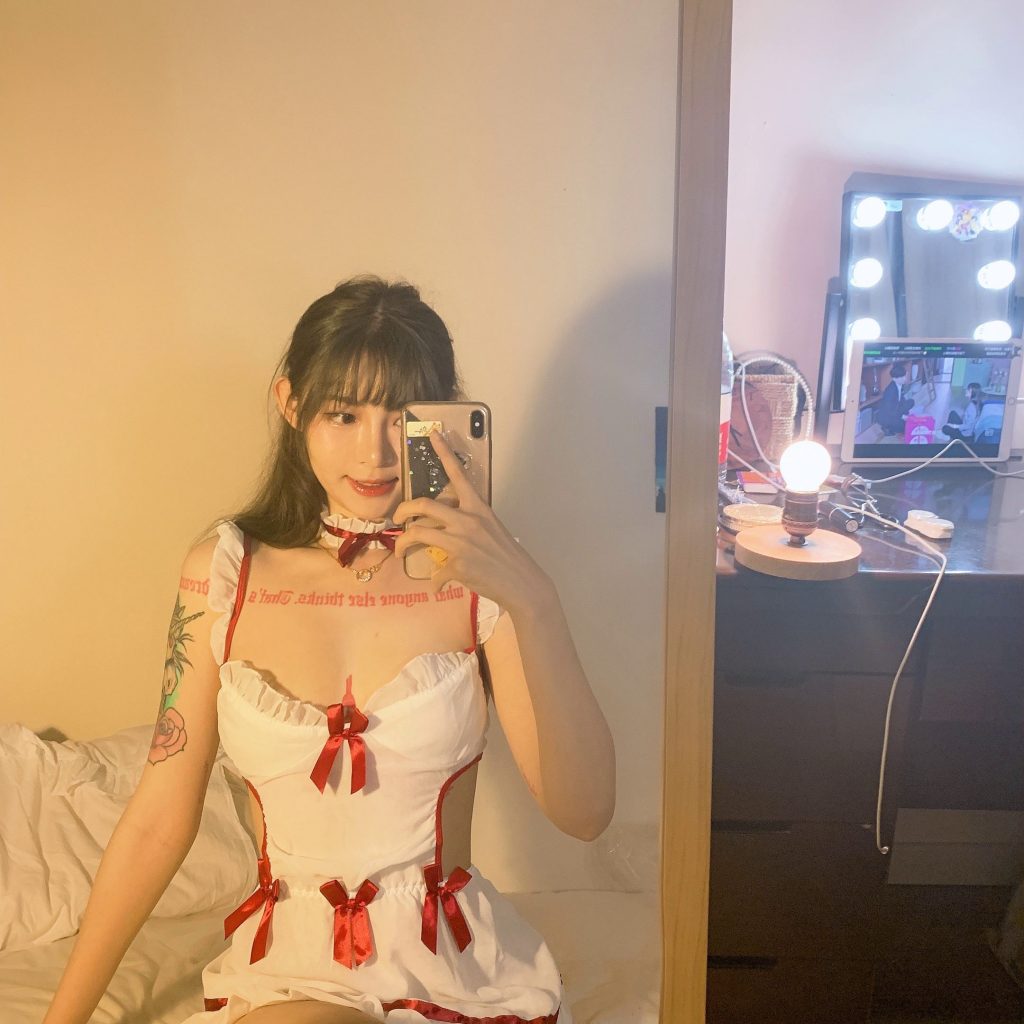 网红痞幼写真私拍图片精选之女仆装-护士装_6