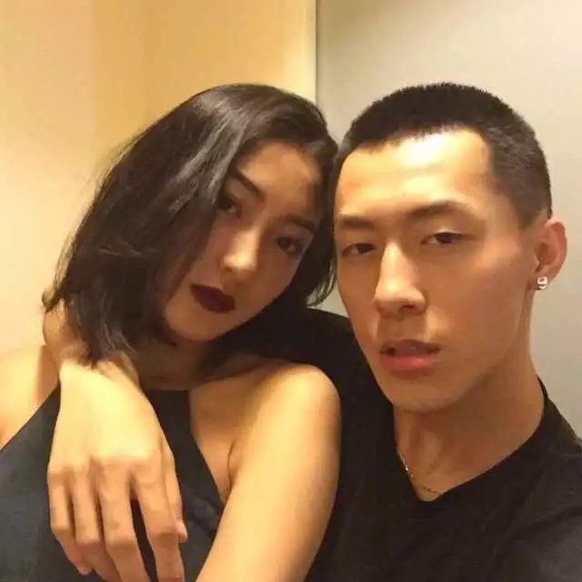 好看的不易撞双人情侣头像图片精选-两个人真人头像_5