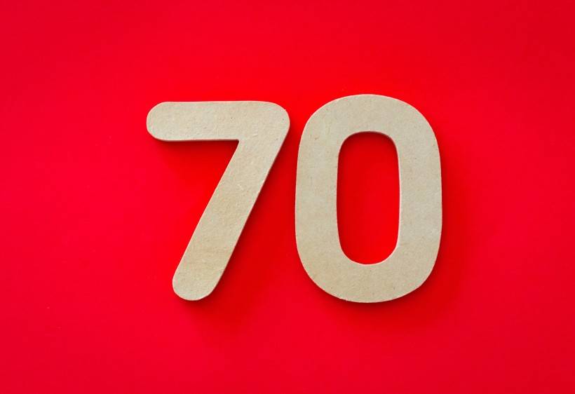 红色背景阿拉伯数字图片精选-数字70大图_1