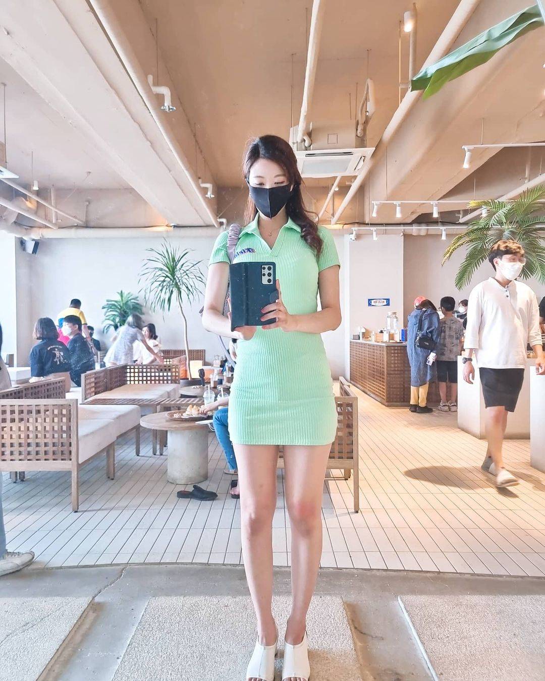 身高168cm的女生顶级身材！-100斤体型图_4