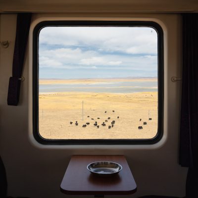 火车高铁车窗旅行美图，火车窗外风景一看就舒心的唯美图