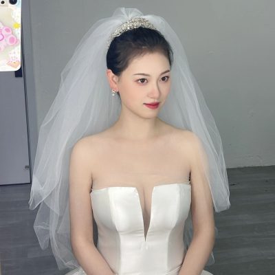 婚纱照新娘化妆间自拍有刘海好看还是没刘海好看！