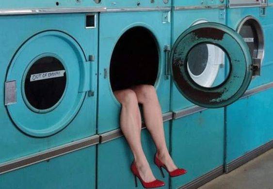 美女卡在滚筒洗衣机，女子卡在洗衣机系列图片_4