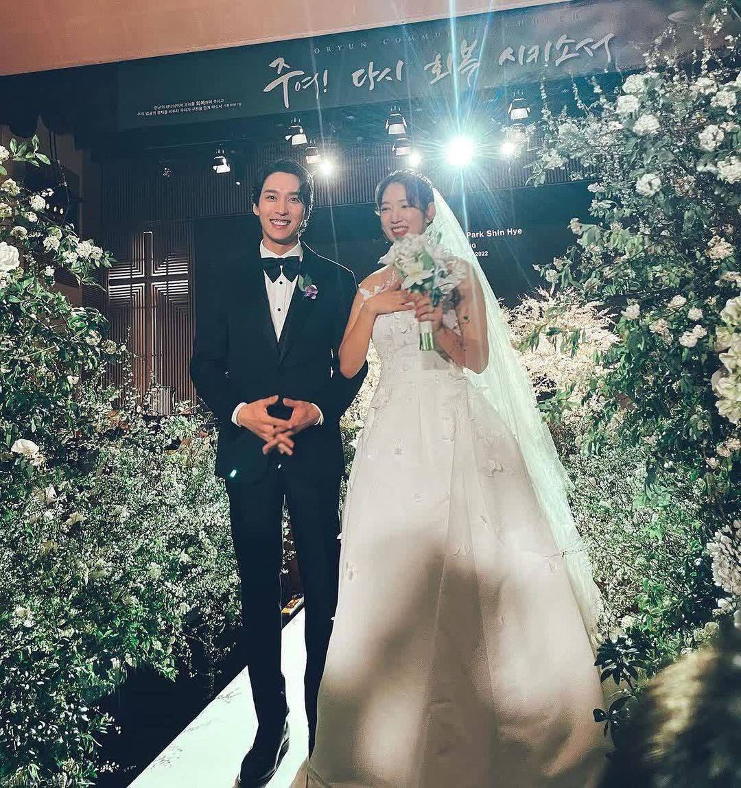 朴信惠崔泰俊结婚婚纱照-婚礼现场_3