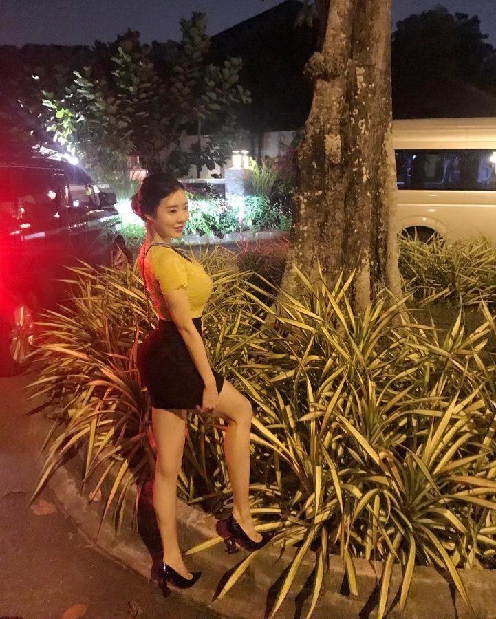 网红蒋娉婷漂亮生活照图片-黄衣服_5
