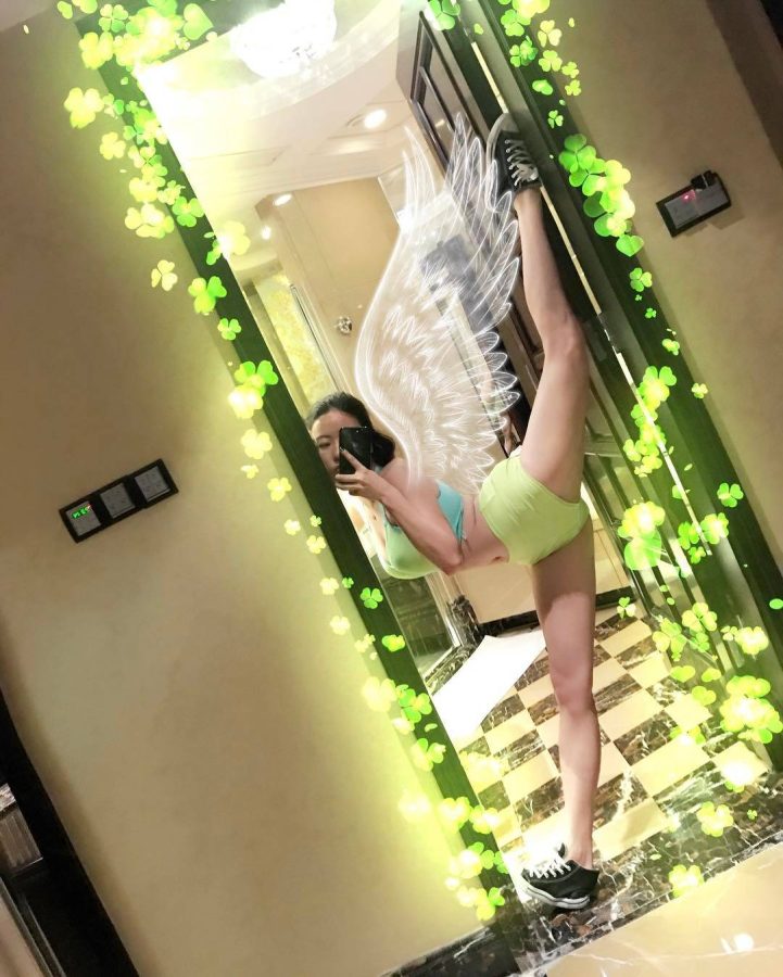 网红蒋娉婷漂亮生活照图片-一字马_2