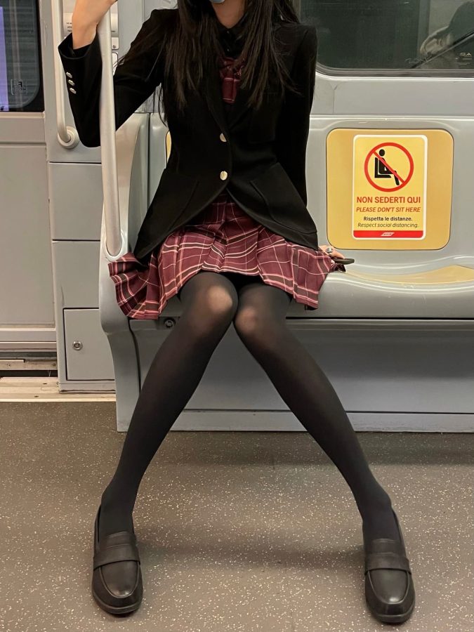 日本地铁jk制服女学生黑丝袜_6