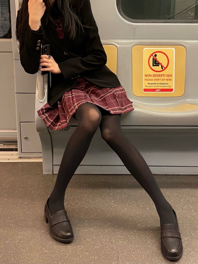 日本地铁jk制服女学生黑丝袜_8