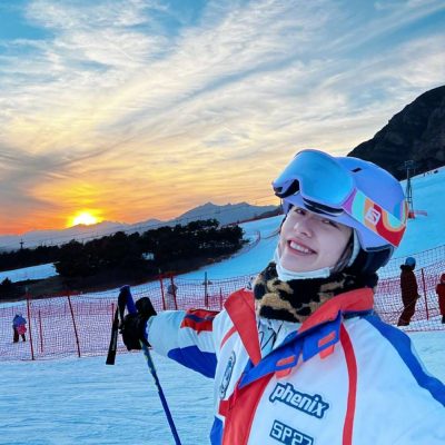 素颜林允双板女孩滑雪照