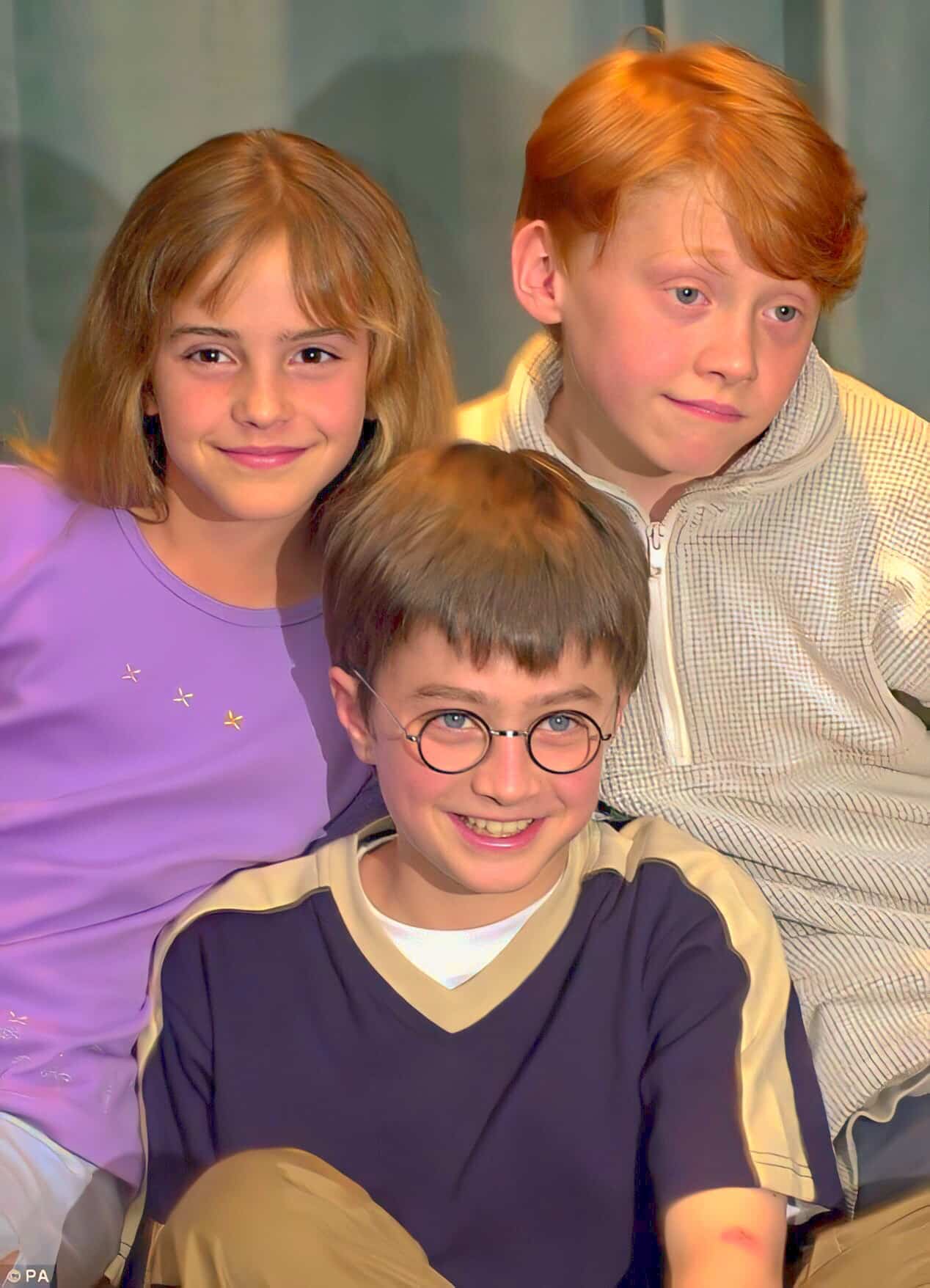 《哈利波特》三位主演哈利波特、赫敏、罗恩小时候合照和长大后照片合集_3