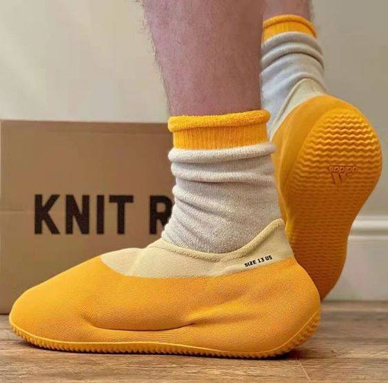 阿迪达斯“香蕉鞋”adidas yeezy Knit Runner寺庙鞋香蕉黄配色正品上脚实拍高清图_2