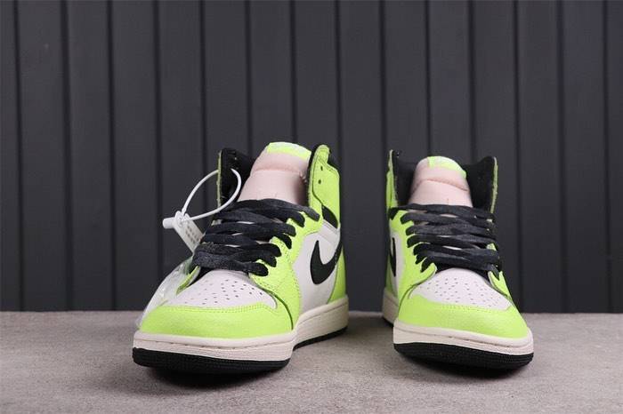 2022新款AJ高帮Nike Air Jordan 1 High OG “Volt ”荧光绿白配色正品高清实拍图_3