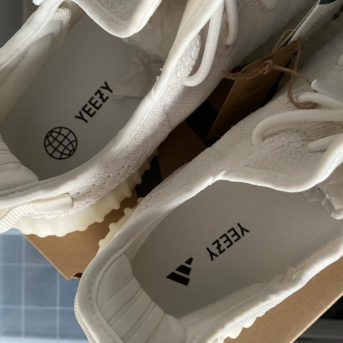 Adidas Yeezy Boost 350 V2 “Pure Oat/Bone”骨白色超清正品实拍图 正侧面细节拍摄 2022年新品_7