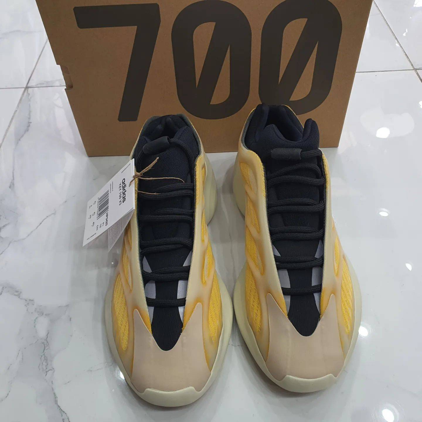 Yeezy 700 V3黄色夜光异形鞋 “Mono Safflower” 高清正品实拍 细节图_4