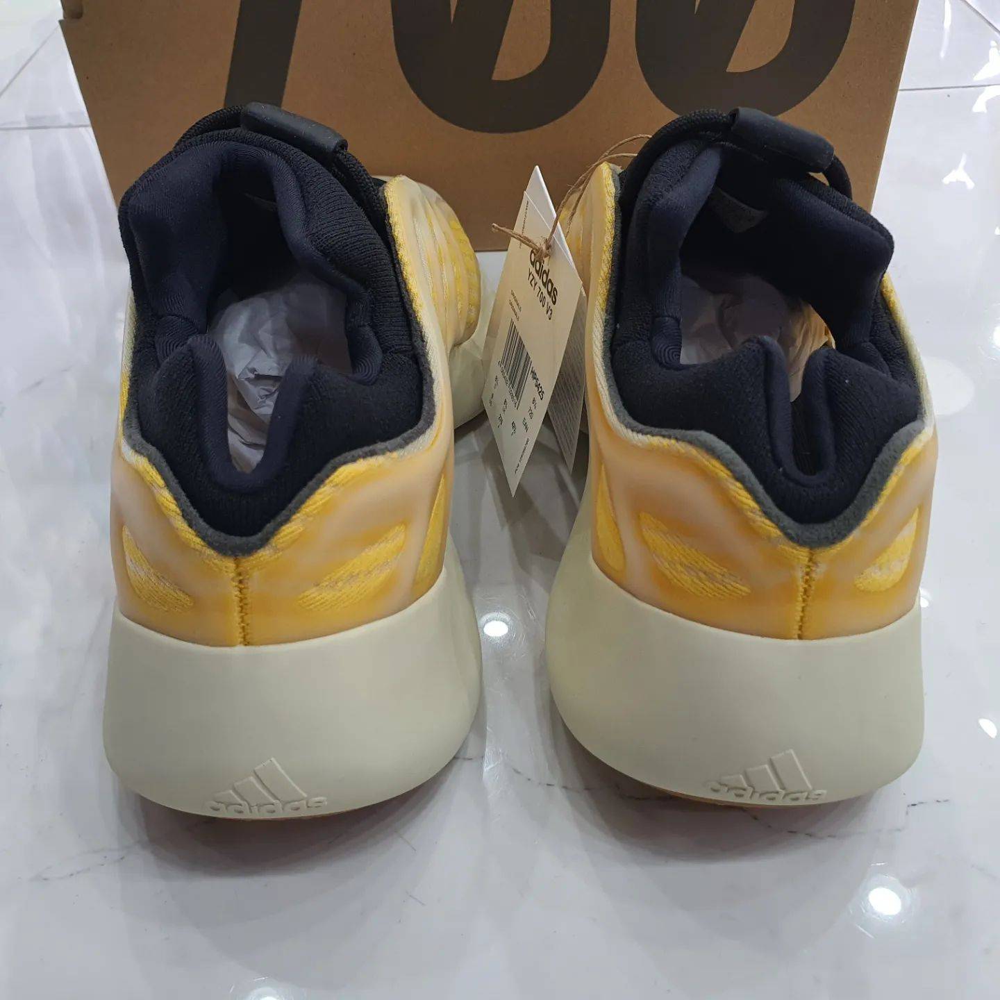 Yeezy 700 V3黄色夜光异形鞋 “Mono Safflower” 高清正品实拍 细节图_3