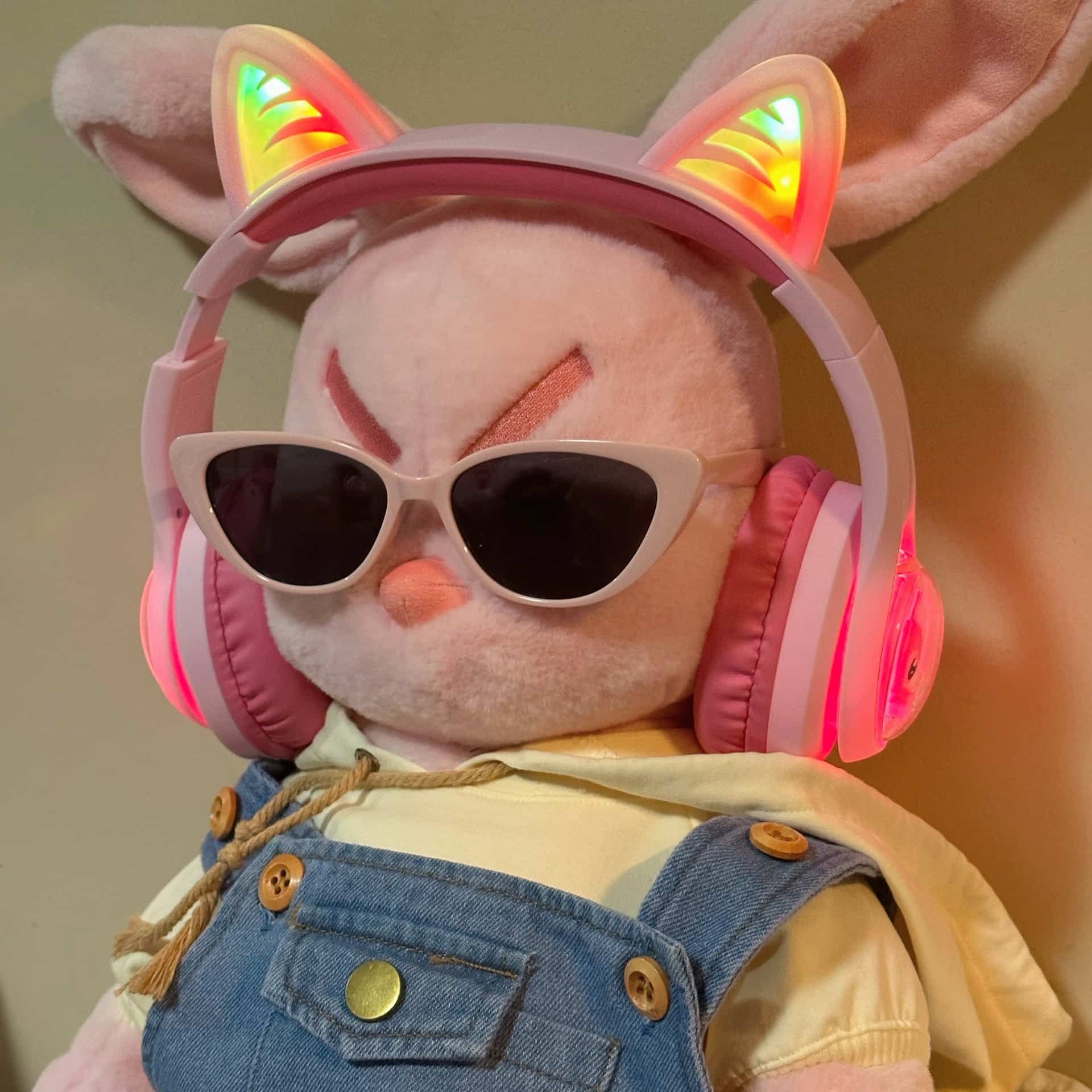 粉色玩偶电竞奋斗兔微信头像 戴耳机的奋斗兔_9