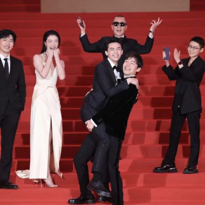 25届上海国际电影节胡歌抱吴磊图片