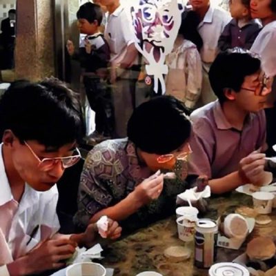 1987年中国北京第一家肯德基就餐场景图片