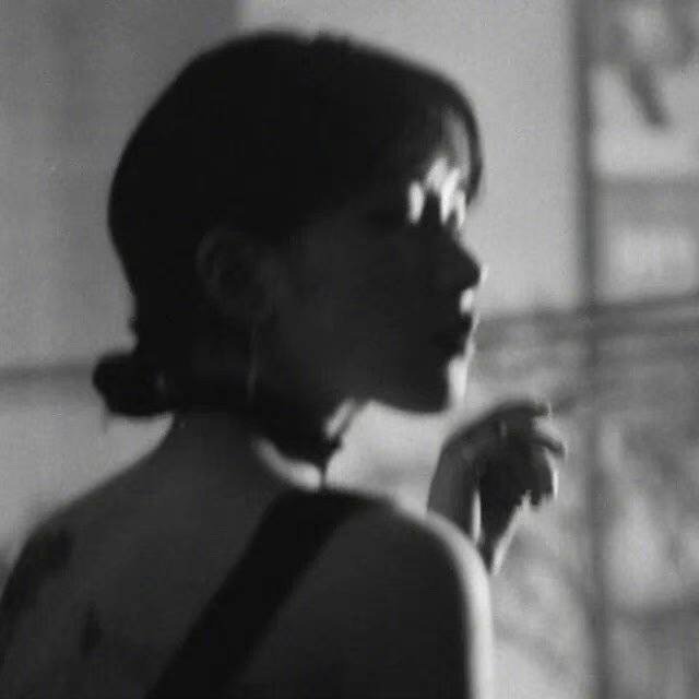 好看又EMO的女生头像无水印图片-EMO真人版_2