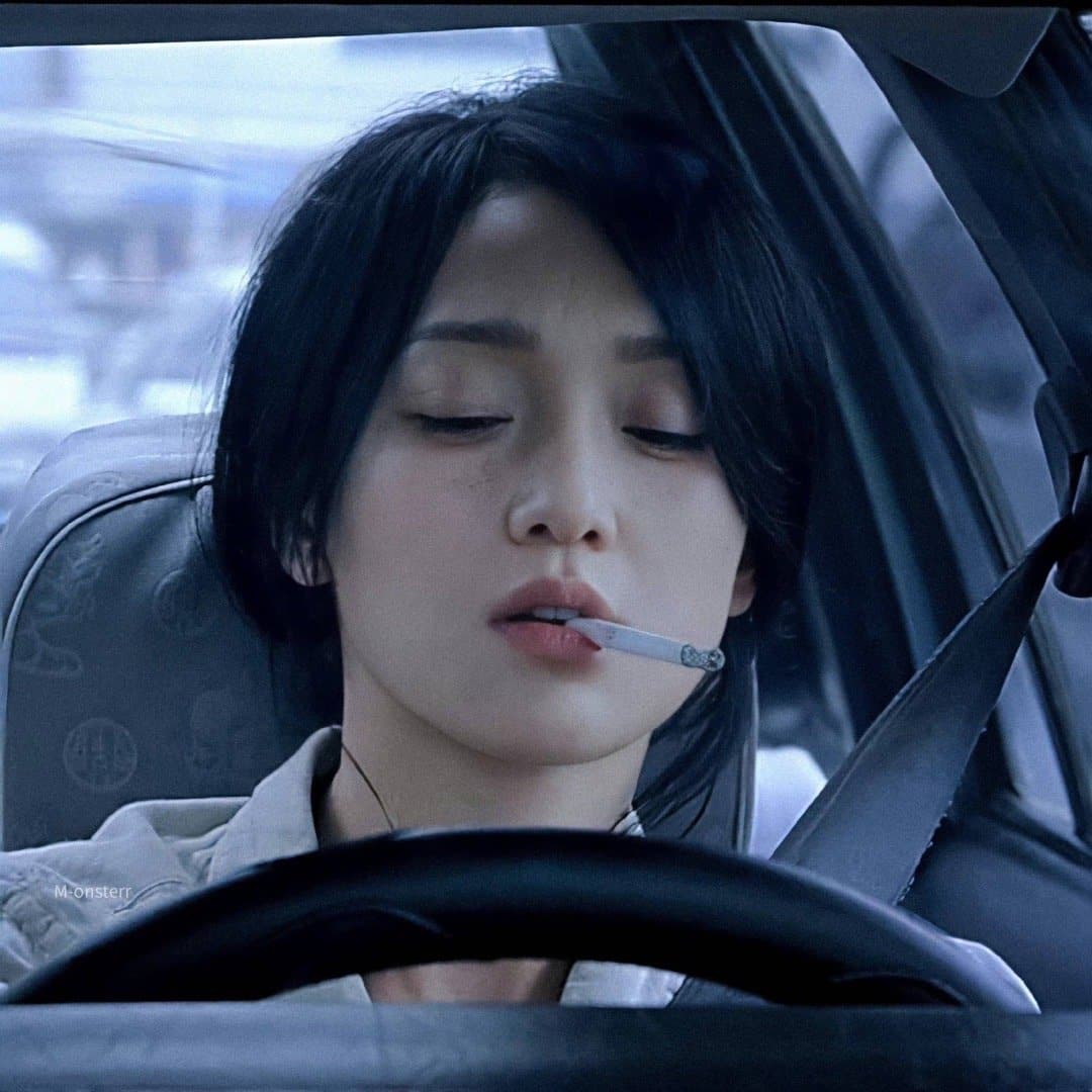 好看又EMO的女生头像无水印图片-EMO真人版_15