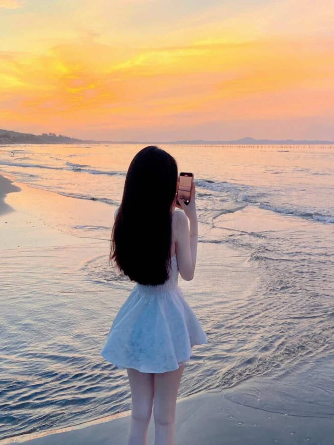 温柔长发女生海边看日出日落氛围感微信头像 优质女孩浪漫海滩背影头像_18
