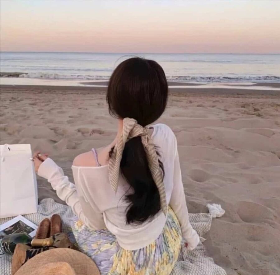 温柔长发女生海边看日出日落氛围感微信头像 优质女孩浪漫海滩背影头像_22