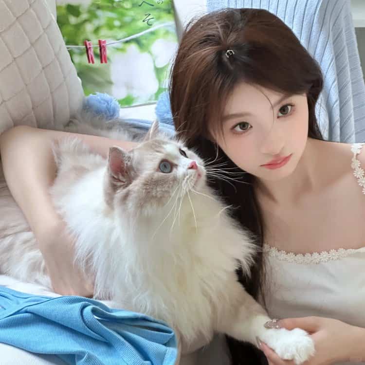 日系长发女孩和猫真人照片女生头像 优质温柔甜腻少女和猫微信头像_11