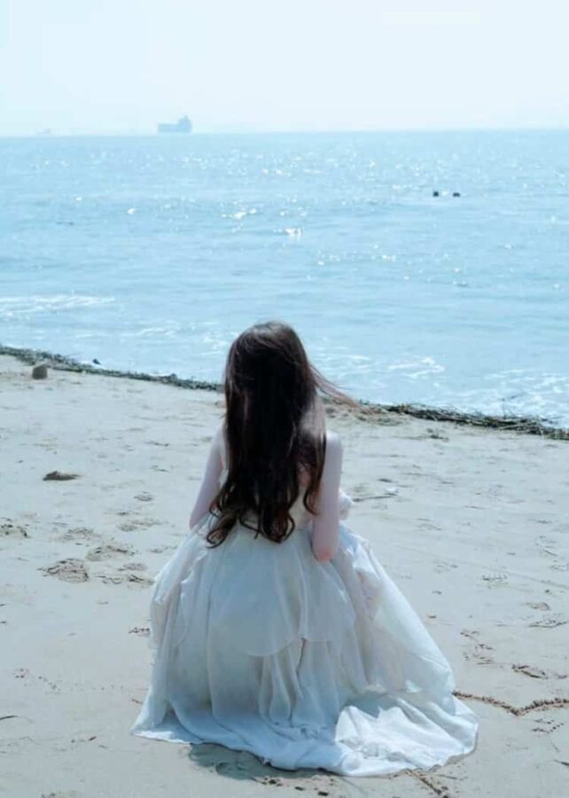 海边沙滩画爱心真实女生背影头像 温柔氛围感唯美微信头像_13