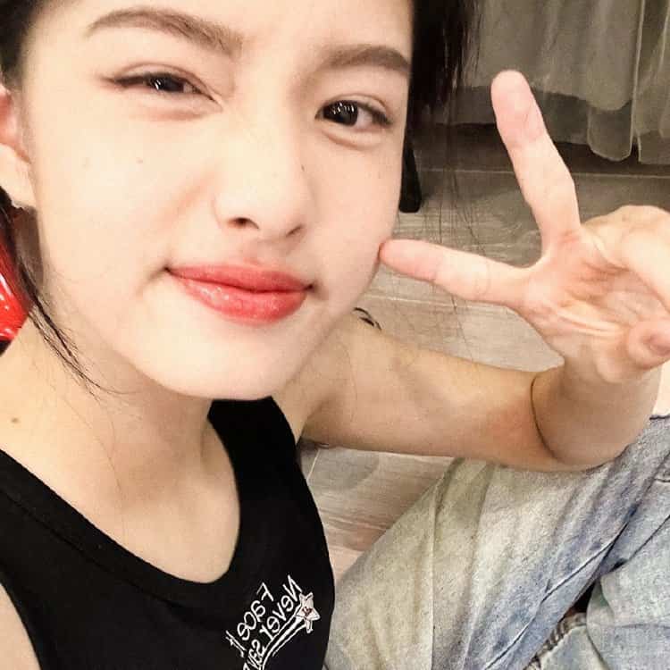 05后女明星艾米氛围感女生头像 为有暗香来丫鬟千芷可爱微信头像_15