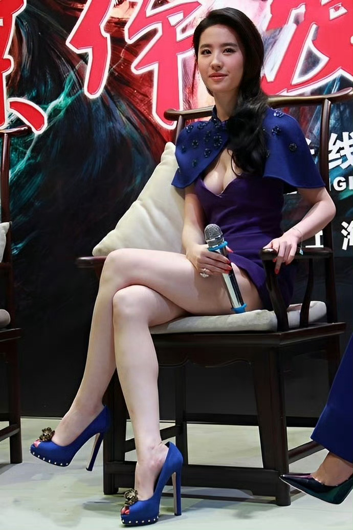 神仙姐姐刘亦菲最性感图片 长腿乳沟要啥有啥！_1