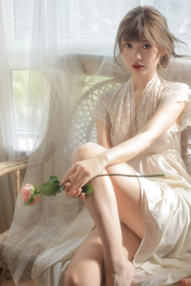 纯欲风少女气质Model白色蕾丝连衣裙图片_3