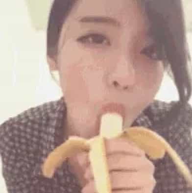 女生吃香蕉污污动态图