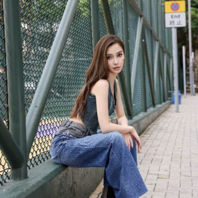 Angelababy牛仔背心街拍图片